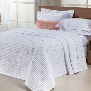 Cama o ninho de amor dos noivos